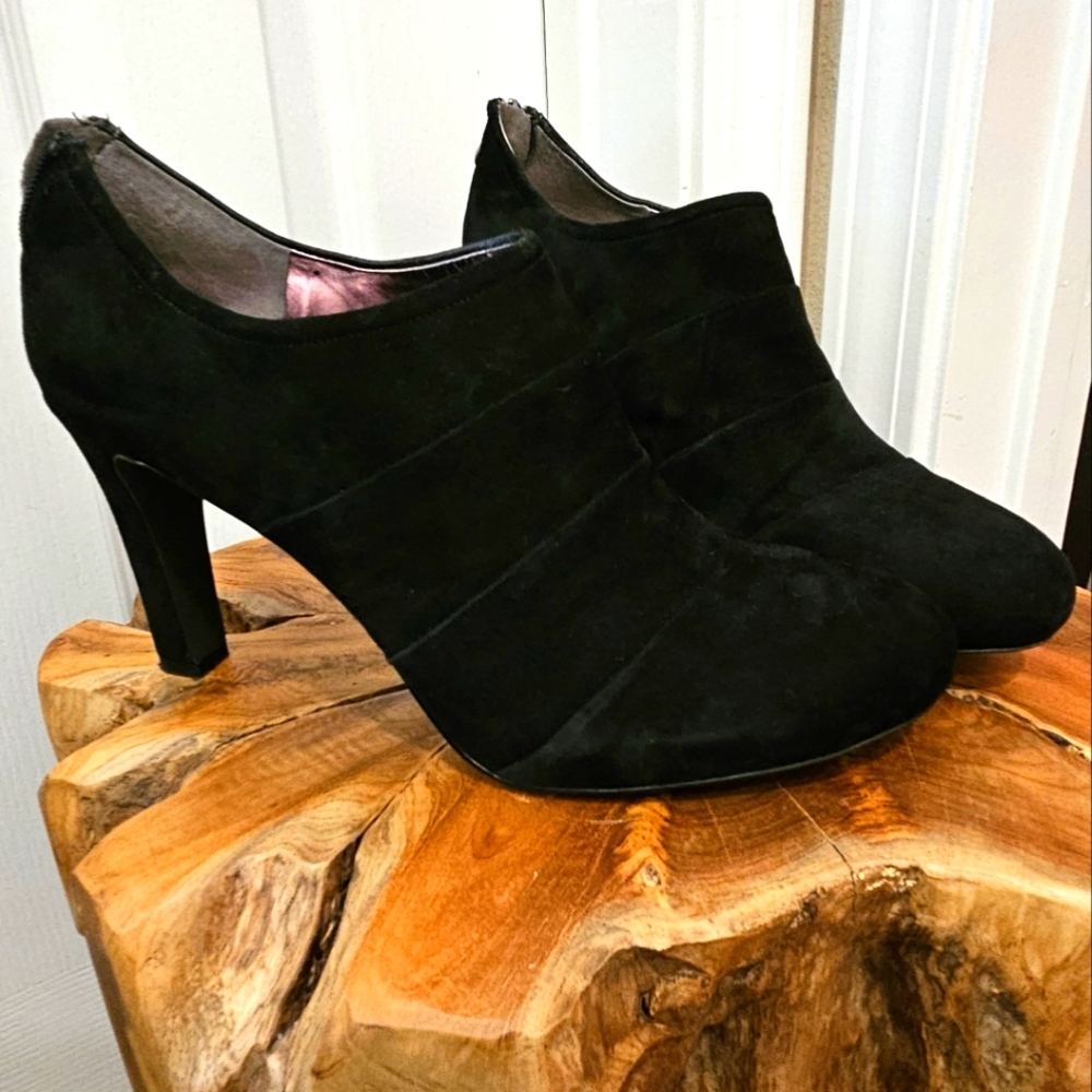 Tahari Black suede booties